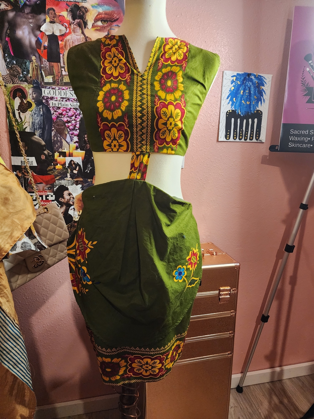 Green Floral Embroidered Pencil Skirt